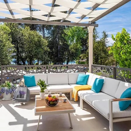8 Bedroom Gorgeous Home In Zadar *