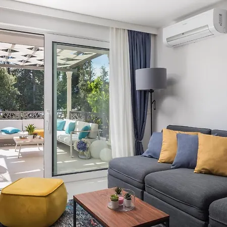 8 Bedroom Gorgeous Home In Zadar Casa de Férias