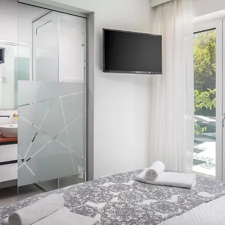8 Bedroom Gorgeous Home In Zadar *